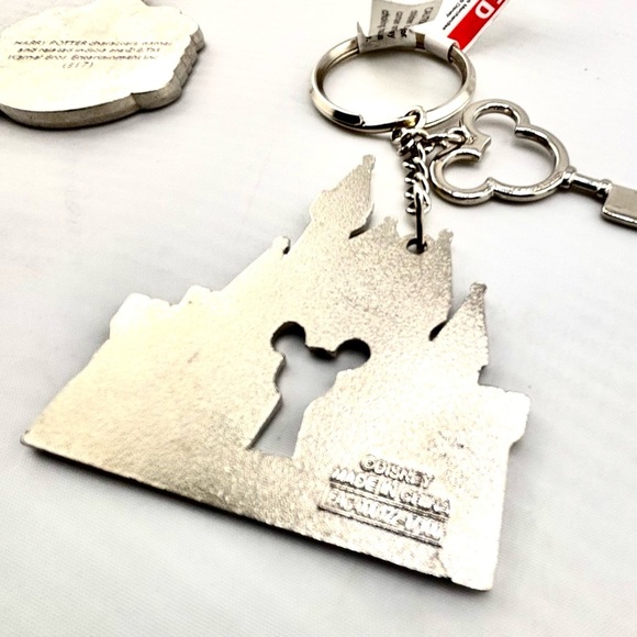 Fandom Keychain Bundle - Disney Frozen Elsa, Harry Potter Slytherin & Castle - Picture 7 of 9